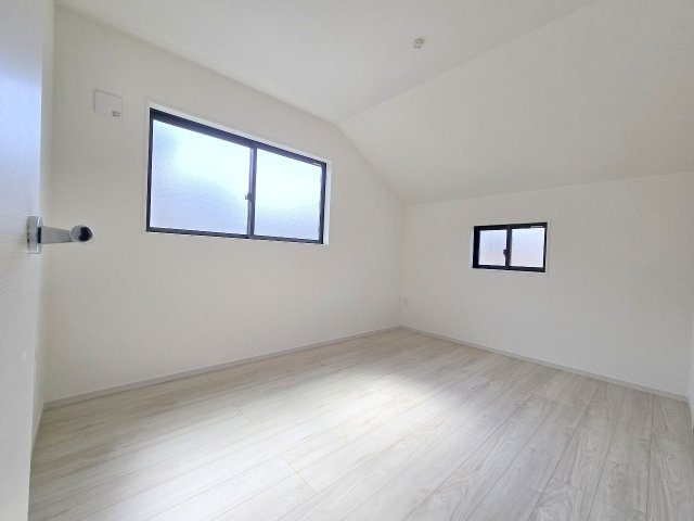 羽村市羽加美1丁目　全１棟の洋室