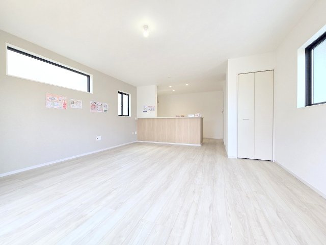 羽村市羽加美1丁目　全１棟の居間・リビング