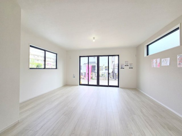 羽村市羽加美1丁目　全１棟の居間・リビング