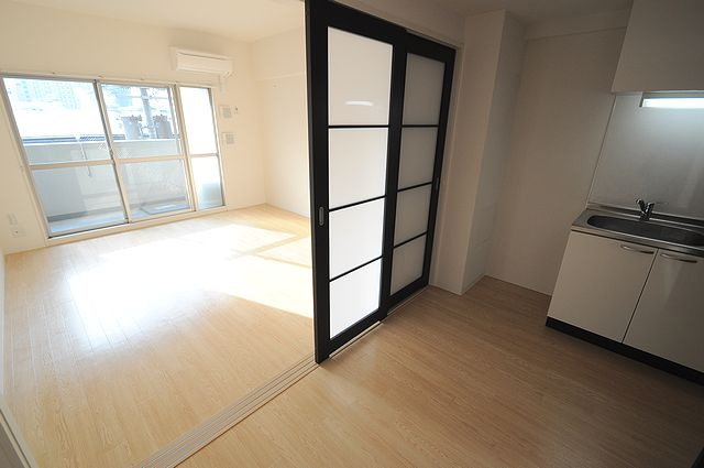 大阪市城東区鴫野西１丁目の賃貸マンションの居間・リビング