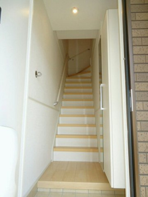 【玄関】 | グランディアス．Ⅲ | 収納もある玄関です