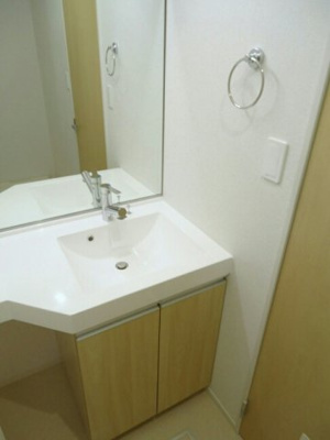 【洗面所】 | グランディアス．Ⅲ | 明るい洗面所です