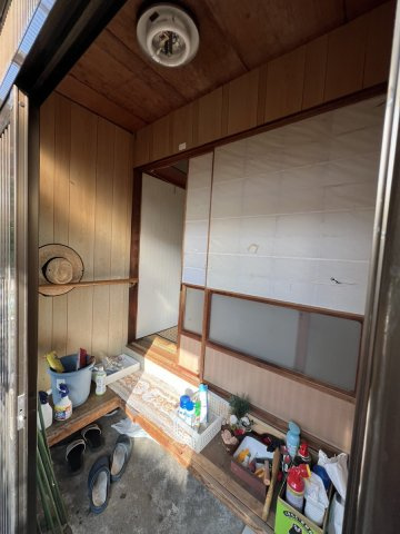 栴檀町戸建ての玄関