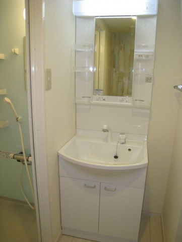 第６みぞたコーポの独立洗面台|独立洗面台、小物を置くことができて便利です