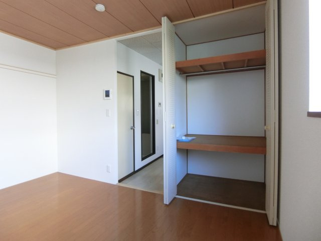 サニーハイツ武蔵小杉の収納|他のお部屋の参考写真となります。