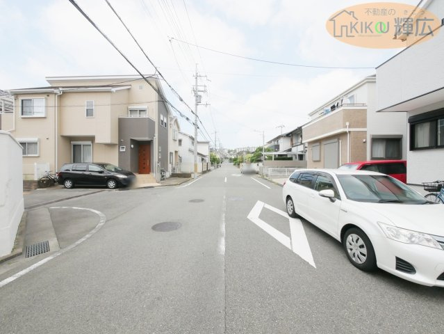 明石市第12大久保町山手台（全2）2号棟未入居の前面道路含む現地写真