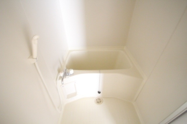 オレンジハウスの浴室|日々の疲れを癒すお風呂付です