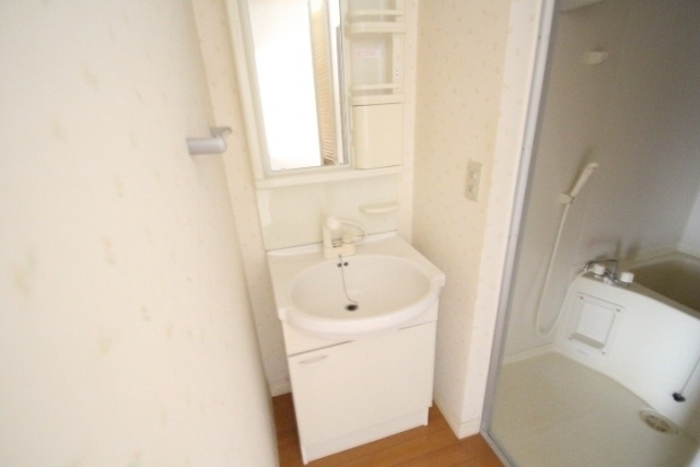 オレンジハウスの独立洗面台|朝の身支度には欠かせない独立洗面化粧台