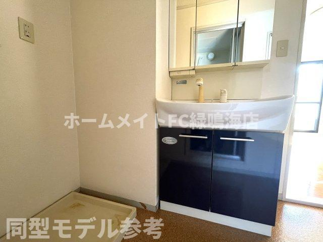 ハビテーション要の洗面所