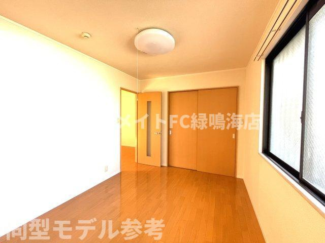 ハビテーション要の洋室
