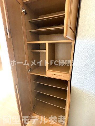 ハビテーション要の玄関