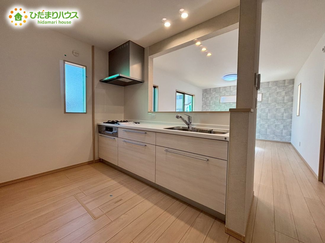 滑川町月の輪　第2期　新築一戸建て　ワイウッドコート　02のキッチン