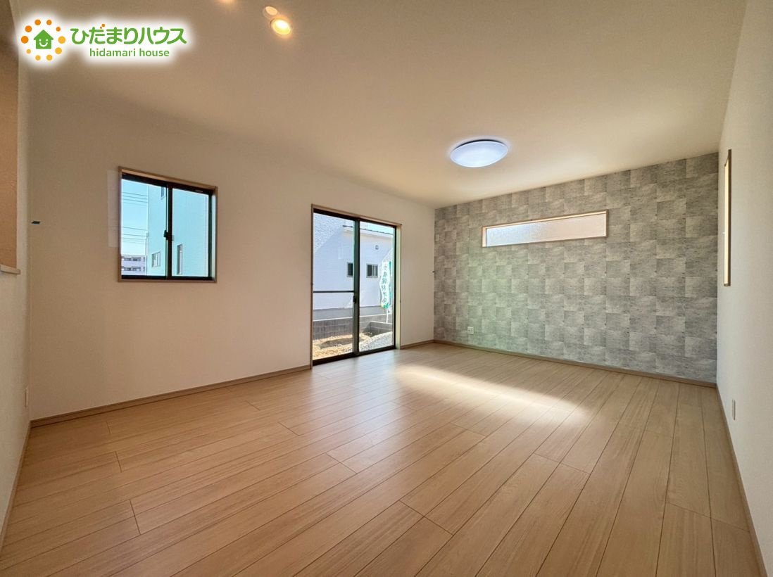 滑川町月の輪　第2期　新築一戸建て　ワイウッドコート　02の居間・リビング