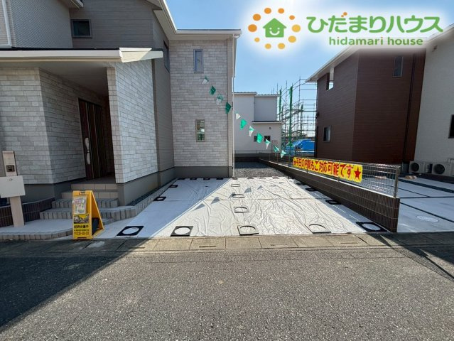 滑川町月の輪　第2期　新築一戸建て　ワイウッドコート　02の駐車場