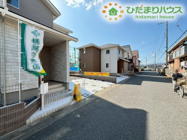 滑川町月の輪　第2期　新築一戸建て　ワイウッドコート　02の前面道路含む現地写真