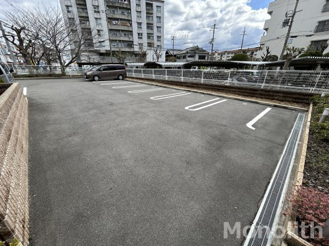 ロンガヴィータ和泉の駐車場