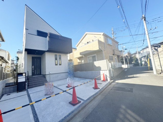 【外観】 | 2沿線利用可能な住環境です。スタイリッシュな佇まい、タイル仕上げの贅沢なエントランスホールは大切な人を招きたくなります。