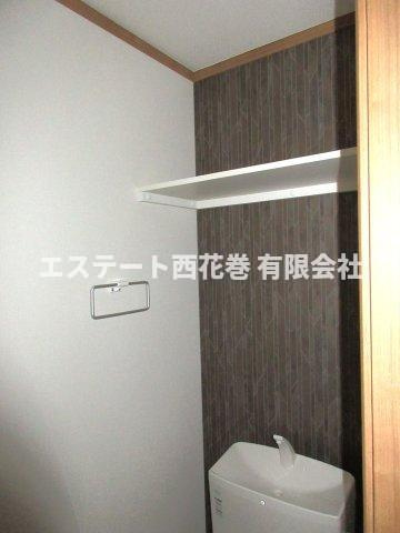 El alivio(エル・アルビオ） B棟のトイレ|トイレに収納棚があります