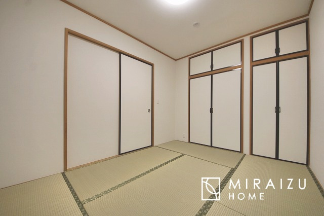 【和室】 | 居心地の良さそうなリラックスできる空間。独立性のある建物ですので、ご自分の時間を大切にしたご家族様にぴったりです！
