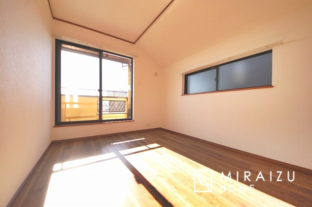 【子供部屋】 | 収納力も自慢です。お洋服がお好きなお客様も多いですよね、衣替えをしなくてもお洋服をしまっておけそうなくらいの広さですね！
