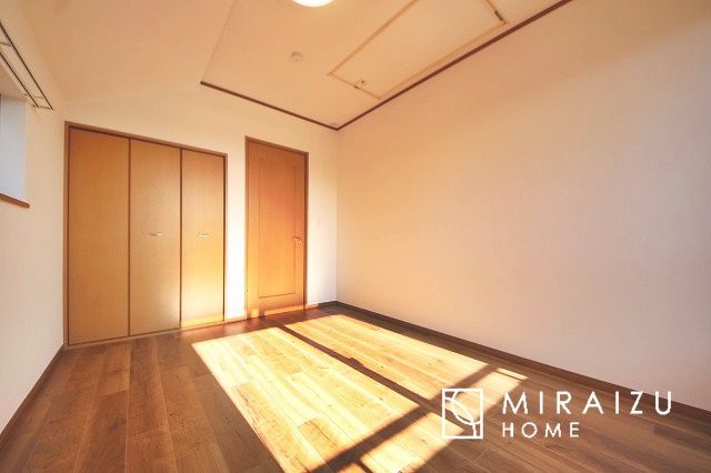 【洋室】 | 平日・休日問わず、いつでもご見学が出来ます♪☆実際に見て、触れて感じる安心のお住まい探しを体験して下さい♪☆物件情報だけでなく、地域の特色などなどエリア情報もお伝え出来たら嬉しいです♪
