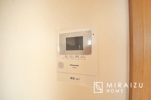 【防犯設備】 | ご家族様のプライベート空間が確保できる素敵な間取りです。また敷地ゆったりですので、おうち時間を楽しむのにもぴったりですね♪
