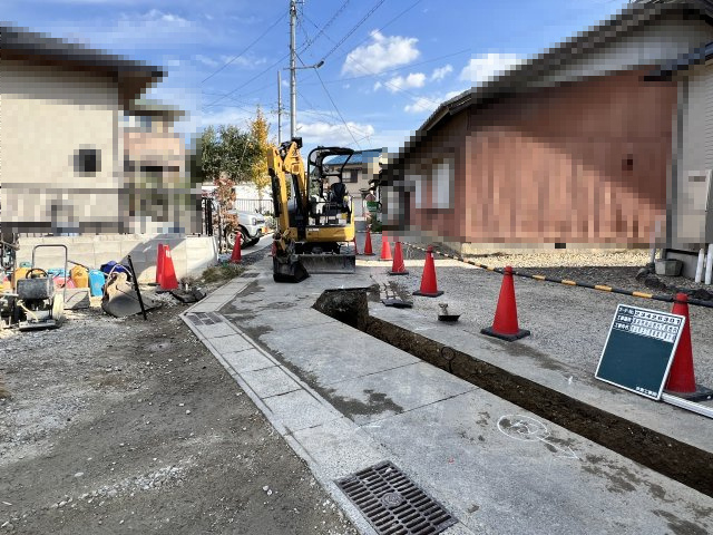 高浜市向山町5丁目第6　4号棟の前面道路含む現地写真