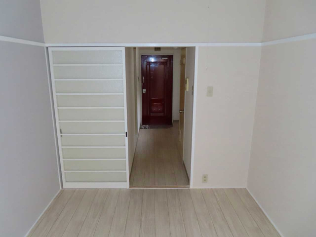 ラ・ヴィJKの洋室|明るい洋室です