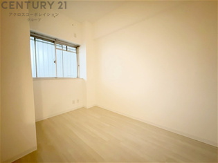 リラックスできるプライベート空間で、快適な睡眠をサポート。個人の好みに合わせたインテリアや寝具で心地良さを追求。プライベートな時間を過ごし、リフレッシュする場所におすすめです。
