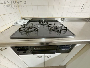 多数の調理器具を同時に使用でき、料理の効率化が可能。省エネで節約になり、様々な料理スタイルに適応できます。また、火力調整が独立しており、手入れや掃除もしやすく、今よりもっとお料理が楽しくなるかも。
