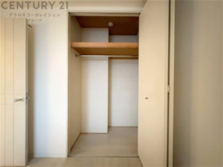 衣類やアクセサリー、小物類の収納が便利で整理整頓がしやすく、部屋の美観を保ちつつ、スペースを最大限に活用できます。衣服のしわやダメージを防ぎ、長持ちさせることができます。
