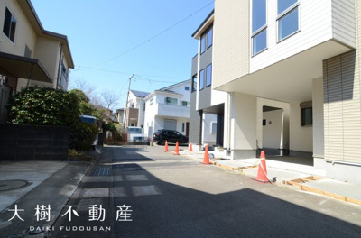 【前面道路含む現地写真】 | 海老名市国分北1丁目　新築戸建て　全2棟【仲介手数料無料】