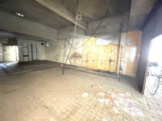 辻町住宅併用店舗の内装