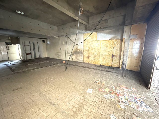 辻町住宅併用店舗の内装