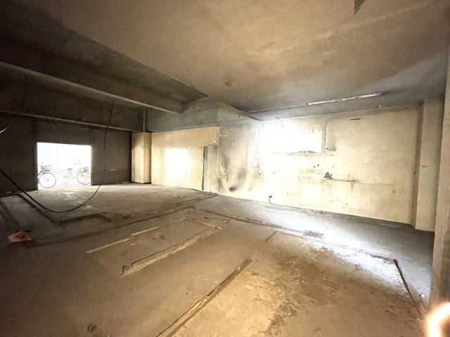 辻町住宅併用店舗の内装
