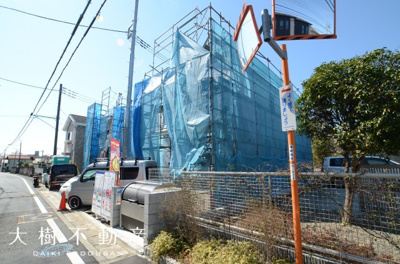 【前面道路含む現地写真】 | 海老名市上郷1丁目　新築戸建て　全５棟【仲介手数料無料】 | ※令和7年3月上旬に撮影