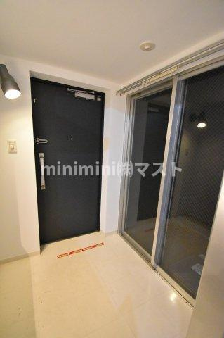 ルクレ堺筋本町レジデンスの玄関