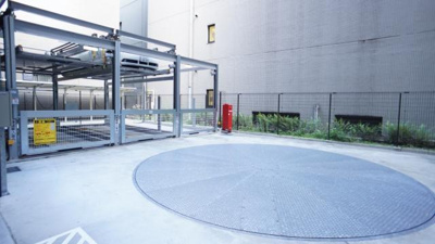 【駐車場】 | プレサンスタワー北浜 | 駐車場があるので、車を買う予定の方も安心です