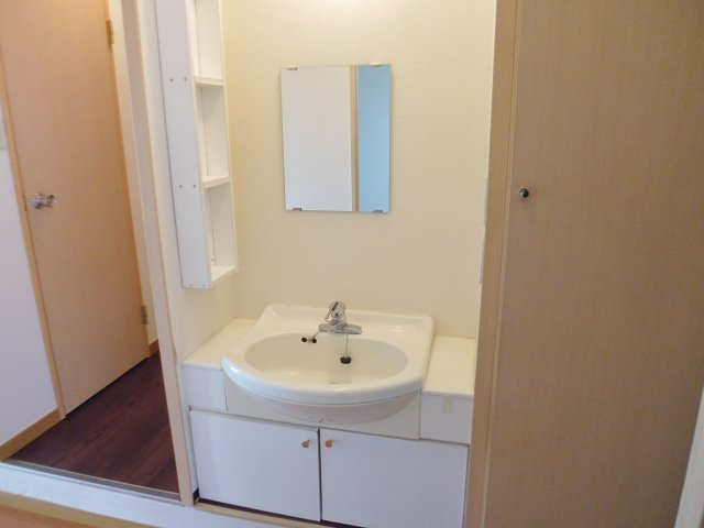 ダイコーポ西藤江の独立洗面台