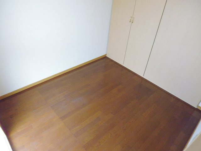 ダイコーポ西藤江の洋室