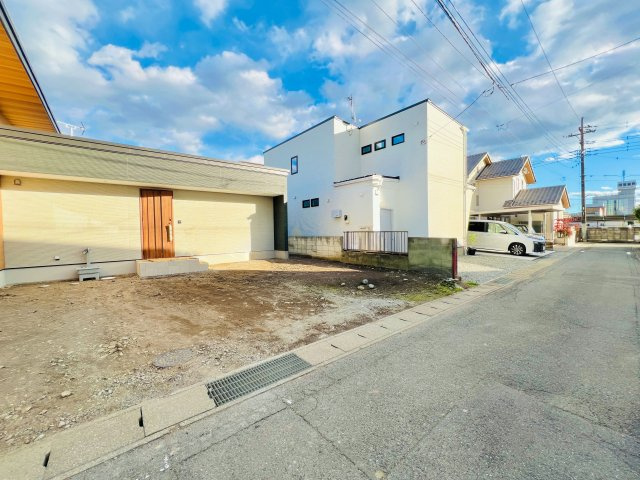 高崎市上並榎町の前面道路含む現地写真|車の通りも少なく駐車も安心