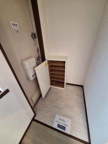 メゾンアイの玄関