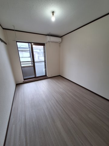 メゾンアイの洋室