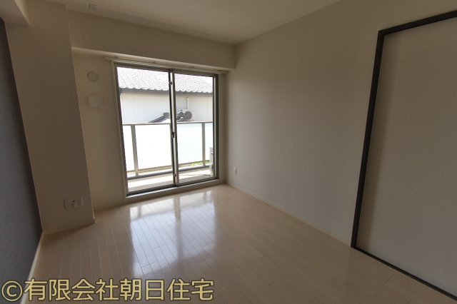 チェリーツリータウンの洋室|南側ベランダ側洋室