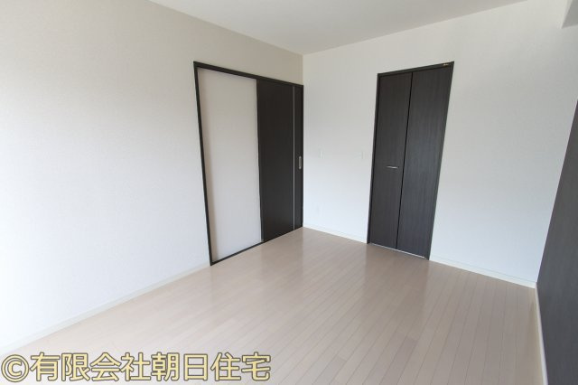 チェリーツリータウンの洋室|南側ベランダ側洋室