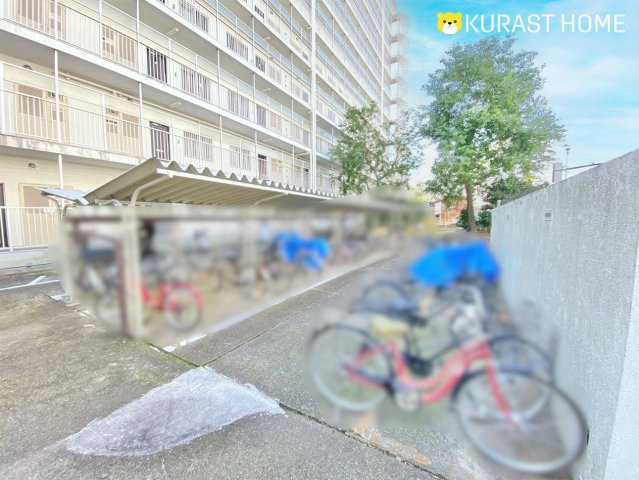 桂川ハイツ4号棟　1階の駐輪場