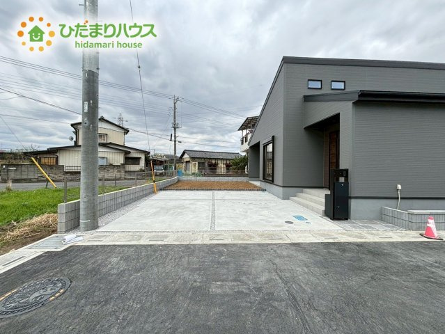 深谷市稲荷町北　第2　新築一戸建て　リーブルガーデン　01の駐車場