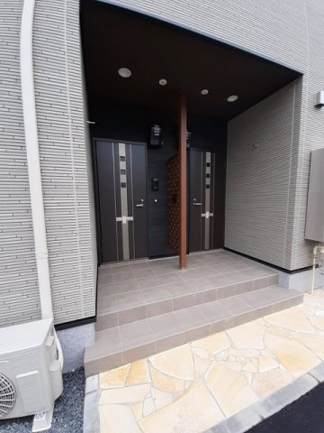 メゾンネージュⅠ番館のエントランス