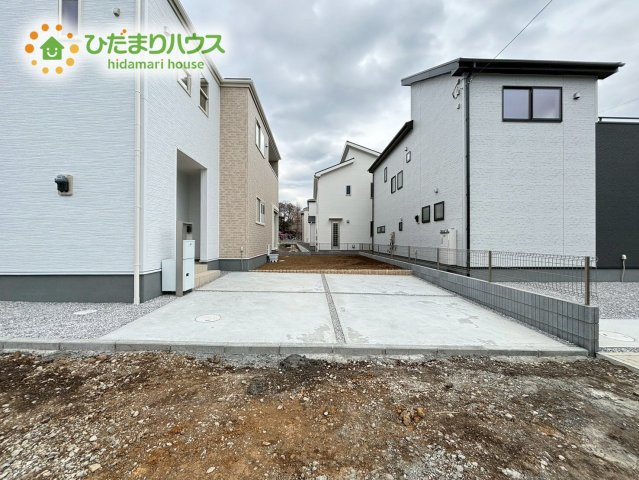 深谷市稲荷町北　第2　新築一戸建て　リーブルガーデン　03の駐車場