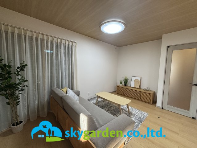 厚木市温水　未入居戸建　全1棟1号棟の居間・リビング